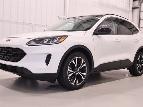 Certified 2022 Ford Escape SE w/ SE Sport Appearance Package AWD/4WD image 6