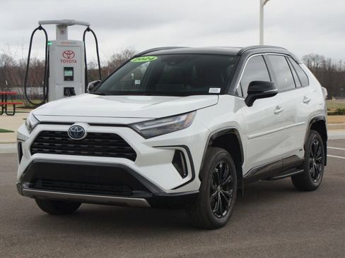 Used 2024 Toyota RAV4 XSE w/ Weather Package image 25