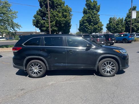 Used 2018 Toyota Highlander SE AWD/4WD image 6