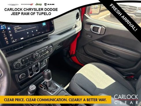 Used 2025 Jeep Wrangler Unlimited Sahara AWD/4WD image 23