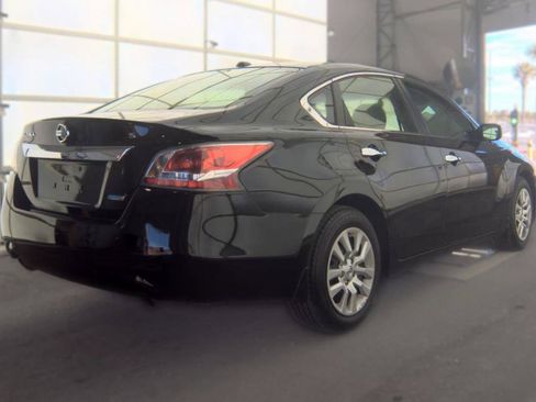 Used 2014 Nissan Altima 2.5 S w/ Display Audio Package FWD image 5