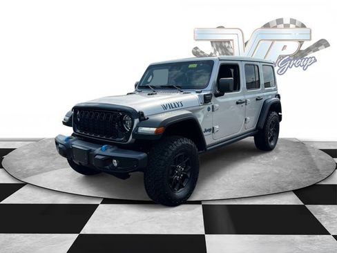Used 2024 Jeep Wrangler Unlimited AWD/4WD image 2