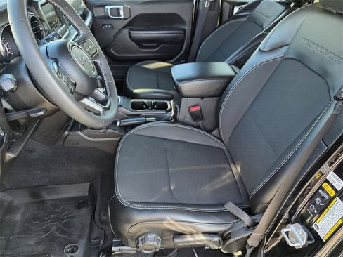 Used 2023 Jeep Wrangler Unlimited Sport image 11