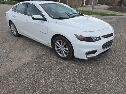 Used 2017 Chevrolet Malibu LT FWD image 6