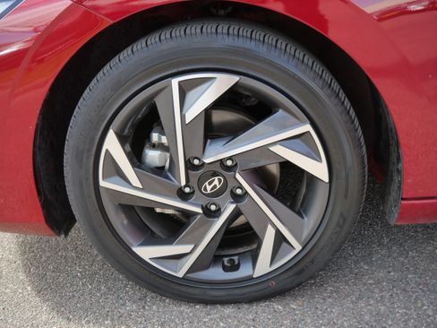 Used 2025 Hyundai Elantra SEL FWD image 15