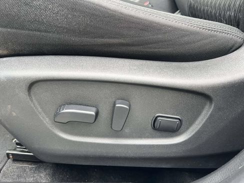 Used 2019 Nissan Rogue SV w/ Sun & Sound Touring Package AWD/4WD image 18