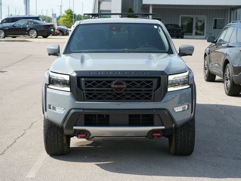 Used 2023 Nissan Frontier 4x4 Crew Cab image 2