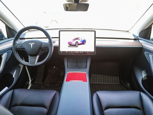 Used 2025 Tesla Model Y Long Range RWD image 12