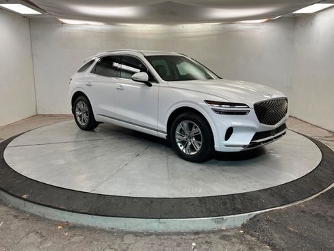 Used 2022 Genesis GV70 2.5T image 7