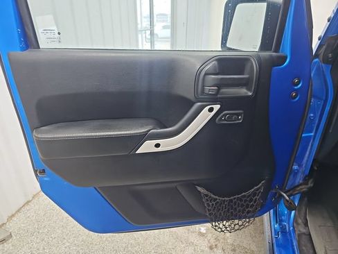 Used 2014 Jeep Wrangler Unlimited Sahara AWD/4WD image 10