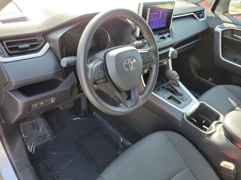 Used 2025 Toyota RAV4 XLE FWD image 15