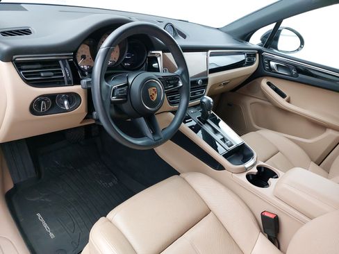Certified 2023 Porsche Macan AWD/4WD image 18
