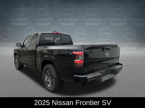 Used 2025 Nissan Frontier SV image 3