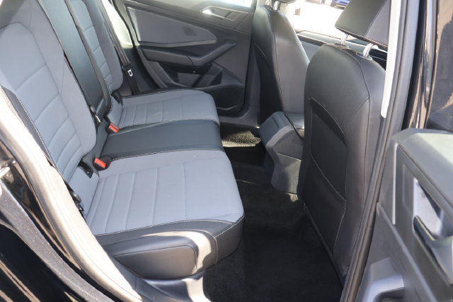 Used 2025 Volkswagen Jetta SE FWD image 18