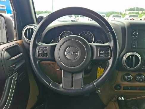 Used 2013 Jeep Wrangler Unlimited Sahara w/ Connectivity Group AWD/4WD image 19