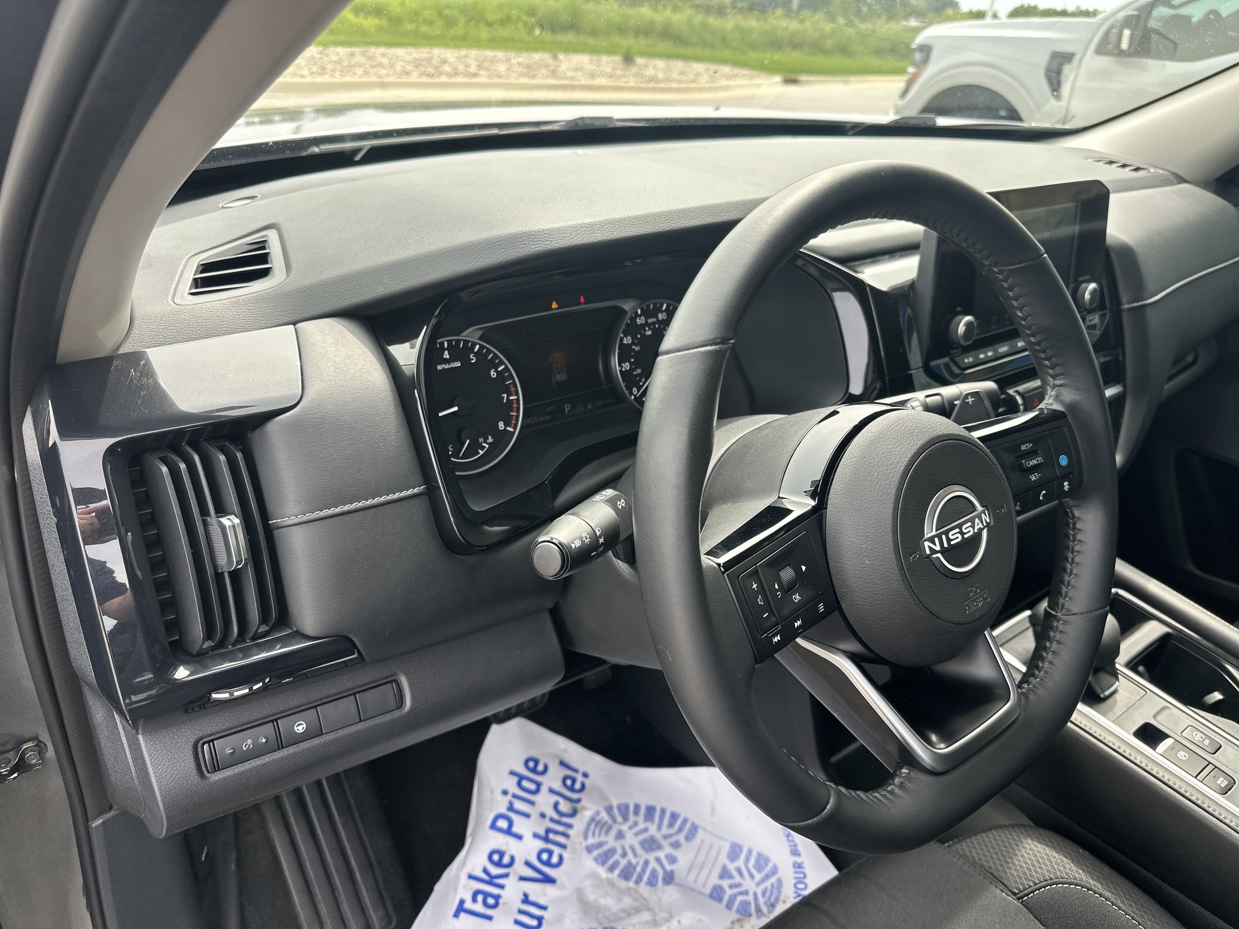 Used 2022 Nissan Pathfinder SV AWD/4WD image 11