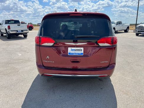 Used 2017 Chrysler Pacifica Limited w/ Advanced Safetytec Group FWD image 4