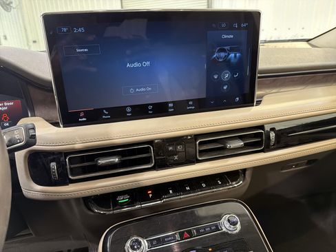 Used 2022 Lincoln Nautilus Reserve w/ Equipment Group 201A image 18