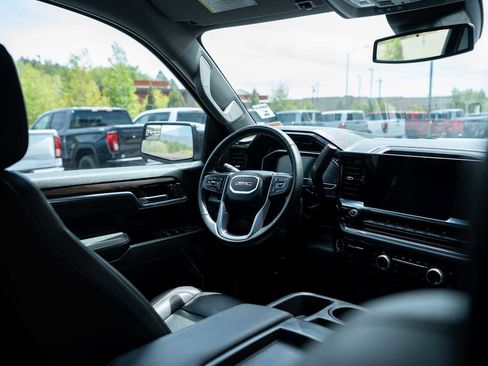 Used 2025 GMC Sierra 1500 SLT AWD/4WD image 13