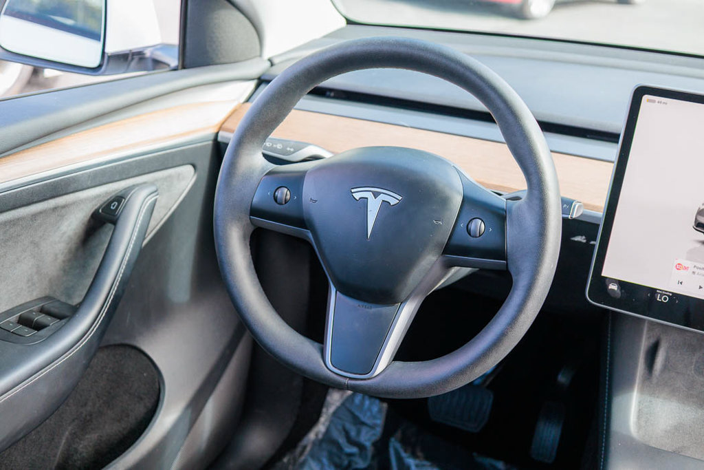 Used 2023 Tesla Model Y Long Range AWD/4WD image 29