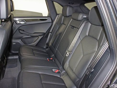 Used 2026 Porsche Macan AWD/4WD image 33