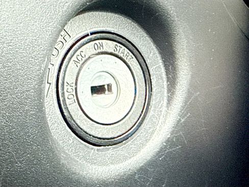 Used 2025 Toyota Corolla LE image 33