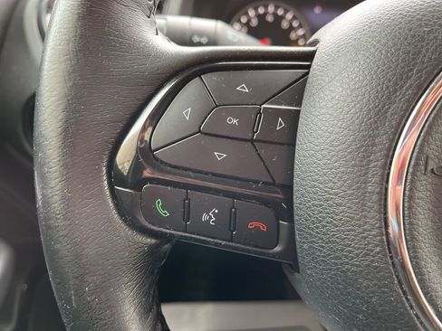 Used 2018 Jeep Renegade Altitude w/ UConnect 8.4 Nav Group FWD image 20