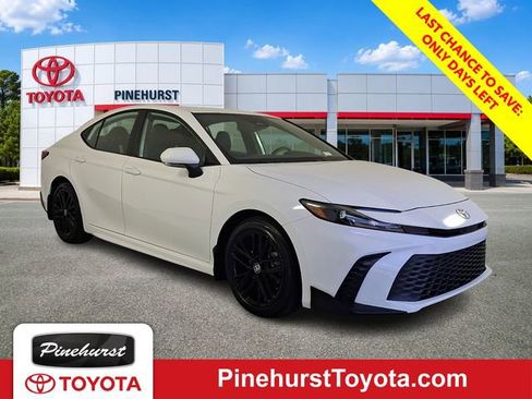 Certified 2025 Toyota Camry SE FWD image 1
