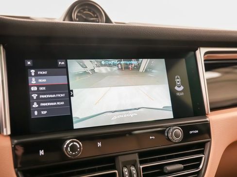 Certified 2022 Porsche Macan AWD/4WD image 31