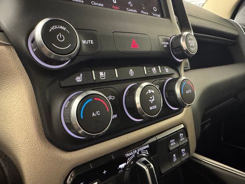 Used 2021 RAM 1500 Laramie AWD/4WD image 29