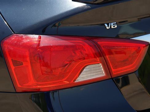 Used 2017 Chevrolet Impala Premier FWD image 30