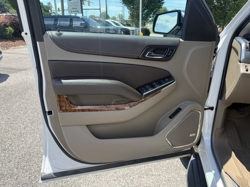 Used 2016 Chevrolet Suburban LTZ RWD image 14