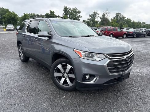 Used 2020 Chevrolet Traverse LT w/ LT Premium Package AWD/4WD image 2