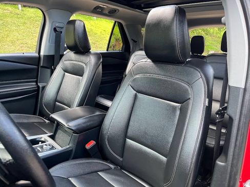 Used 2020 Ford Explorer XLT w/ Equipment Group 202A AWD/4WD image 9