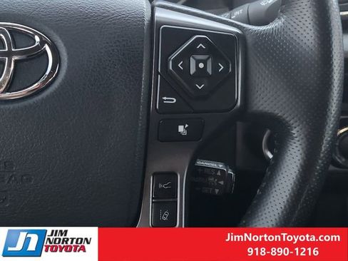 Used 2018 Toyota Tacoma TRD Sport image 30