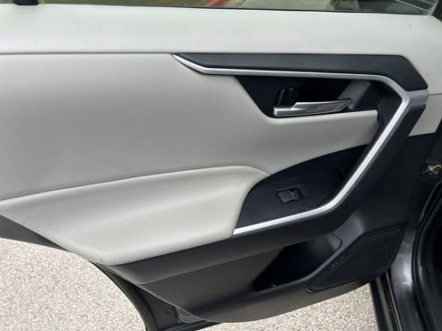 Used 2022 Toyota RAV4 XLE w/ Convenience Package image 25