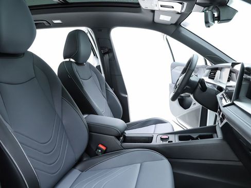 New 2026 Volkswagen Tiguan SE R-Line image 75