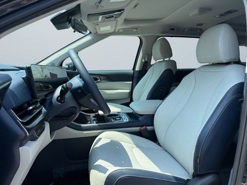 New 2026 Kia Carnival SX Prestige image 9