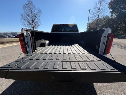 Used 2024 GMC Sierra 2500 Denali Ultimate image 9