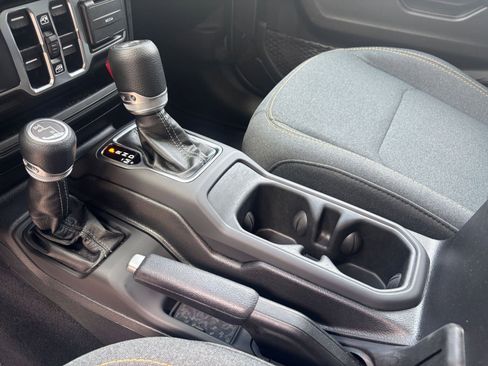 Used 2025 Jeep Wrangler Unlimited Sahara AWD/4WD image 41