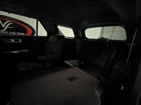 Used 2022 Ford Explorer Limited w/ Equipment Group 301A RWD image 12