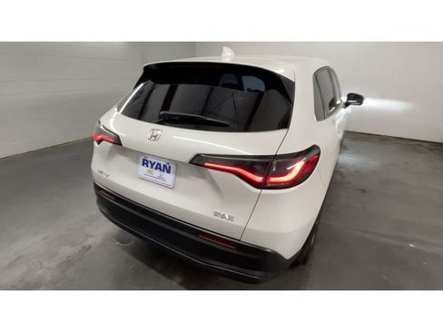 Used 2023 Honda HR-V LX image 8