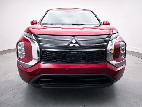 New 2025 Mitsubishi Outlander ES image 2