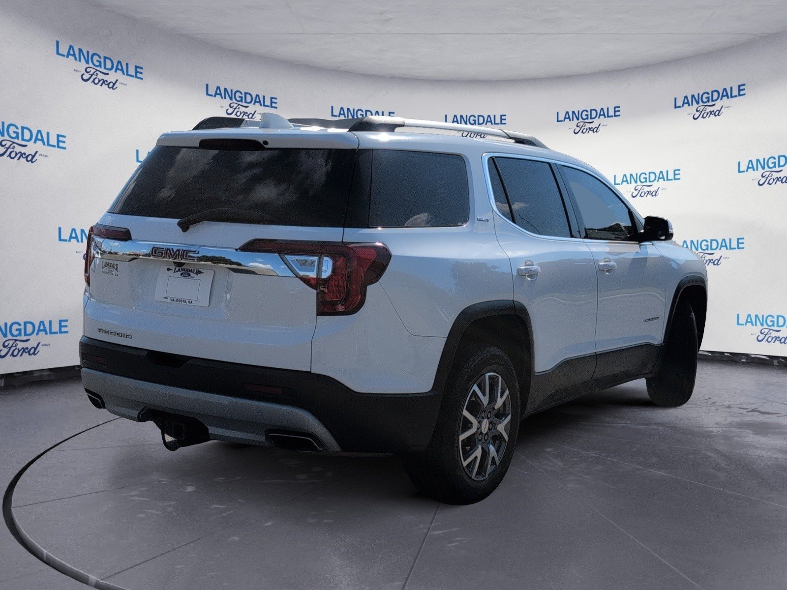 Used 2023 GMC Acadia SLT FWD image 4