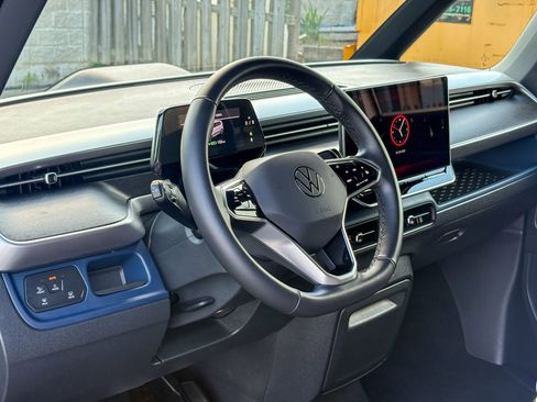 Used 2025 Volkswagen ID. Buzz Pro S RWD image 4