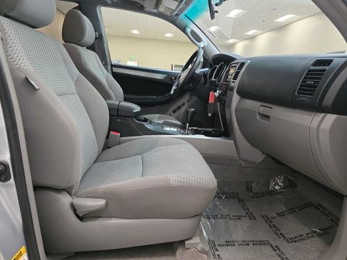 Used 2006 Toyota 4Runner SR5 AWD/4WD image 26