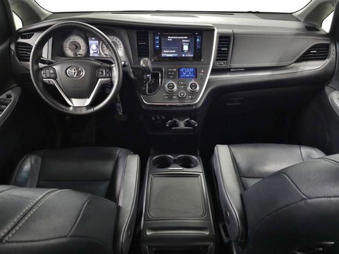 Used 2015 Toyota Sienna SE FWD image 12