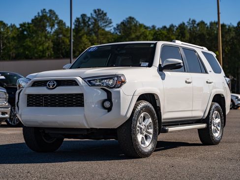 Used 2017 Toyota 4Runner SR5 Premium AWD/4WD image 3