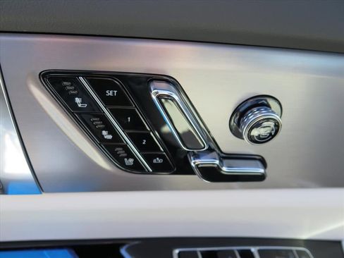 New 2026 Cadillac Vistiq Sport image 12