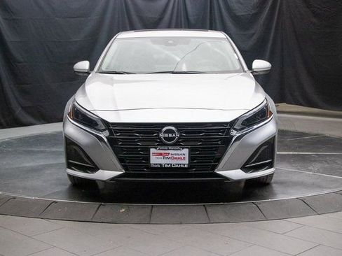 Used 2023 Nissan Altima 2.5 SV w/ SV Premium Package image 4